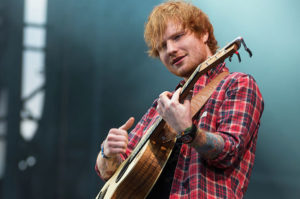 Ed Sheeran in concerto.